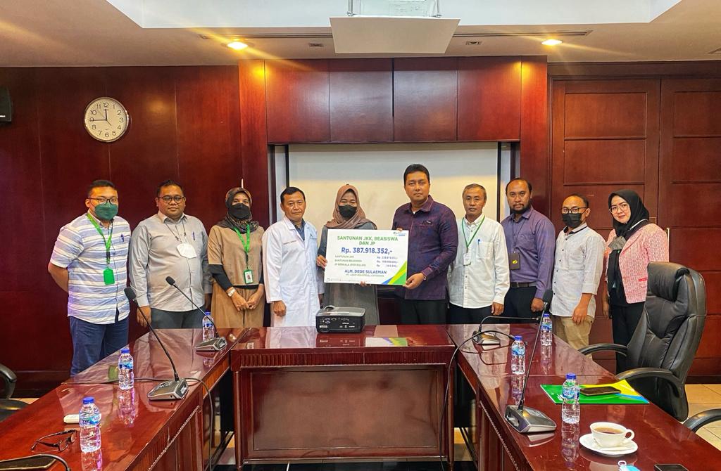 Meninggal Mendadak Ditempat Kerja, BPJAMSOSTEK Batuceper Serahkan Santunan 400 Juta Kepada Ahli Waris