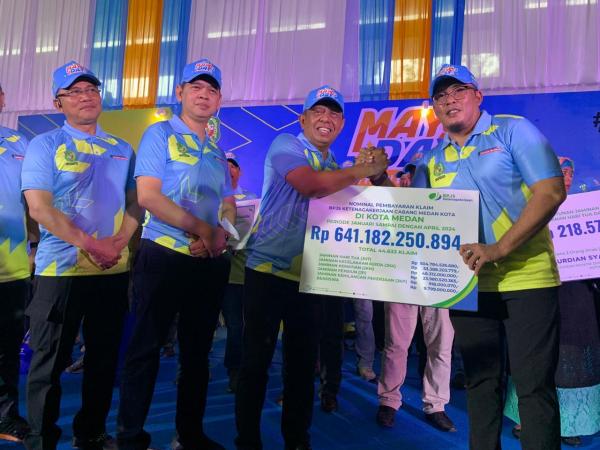 Peringatan Hari Buruh, BPJamsostek Medan Kota Serahkan Santunan Kepada Ahli Waris