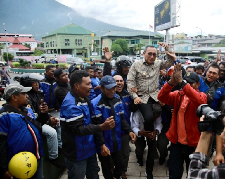 Wali Kota Ternate Beri Jaminan Ketenagakerjaan Untuk Ribuan Ojek Andalan di Ternate