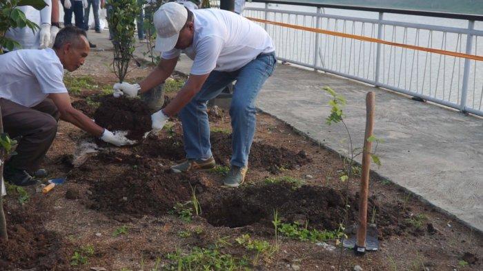 Kampanyekan Go Green, BPJamsostek Cimahi Bersih -bersih Kawasan Situ Ciburuy