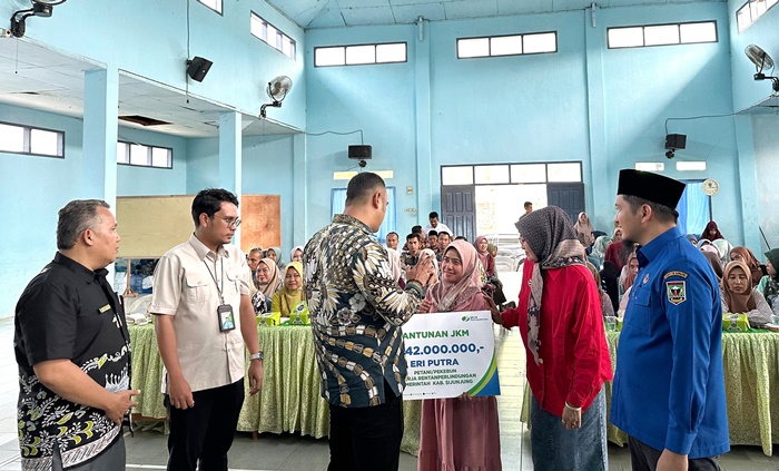 Bupati Sijunjung Benny Dwifa Yuswir Serahkan Santunan JKM BPJS Ketenagakerjaan