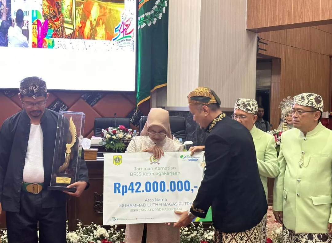 Meninggal Saat Bekerja, BPJS Ketenagakerjaan Bogor Cileungsi Berikan Santunan ke Orang Tua Pegawai DPRD