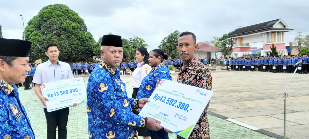 BPJS Ketenagakerjaan Merauke Serahkan Santunan Kematian Kepada Empat Peserta Non ASN