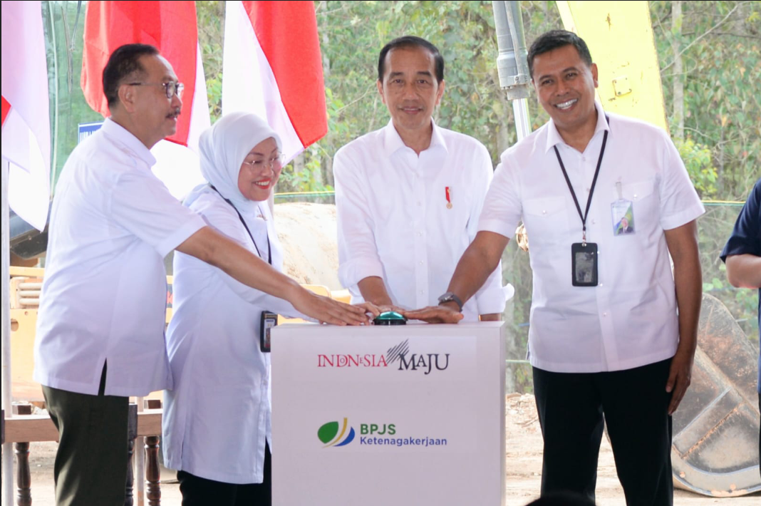 Menaker Dampingi Presiden Letakkan Batu Pertama Kantor BPJS Ketenagakerjaan di IKN