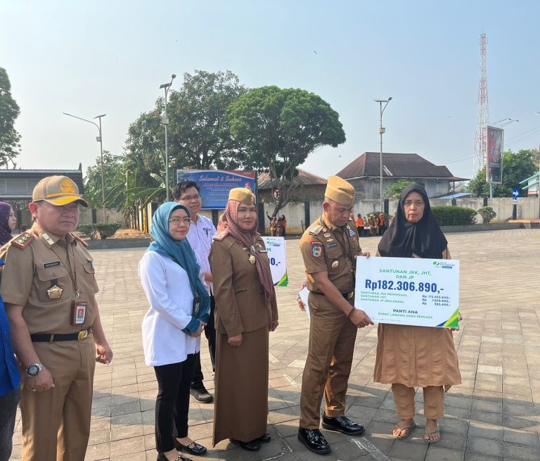 PJ Bupati dan PJ Sekda Empat Lawang bersama BPJS Ketenagakerjaan Memberikan Santunan Jaminan Kematian, Santunan JKK, JHT, dan JP