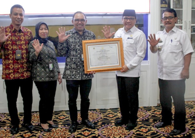 PEMERINTAH KOTA METRO DAPAT PENGHARGAAN JUARA 1 PARITRANA AWARD ATAS JAMINAN SOSIAL KETENAGAKERJAAN TINGKAT PROVINSI