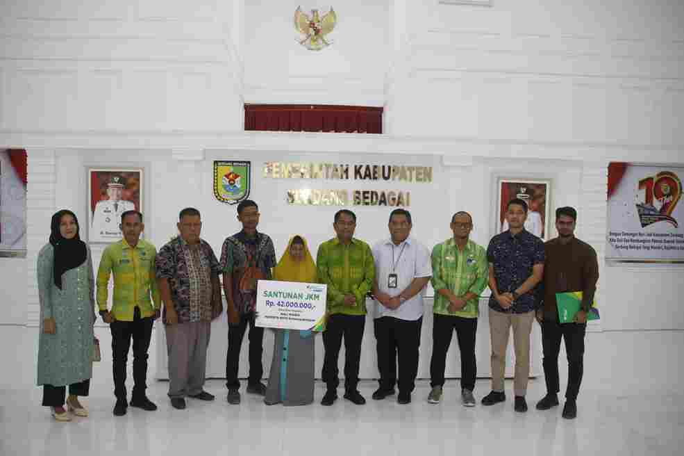 Serahkan Manfaat BPJS Ketenagakerjaan ke Ahli Waris, Bupati Sergai: Semoga Bermanfaat Jangka Panjang