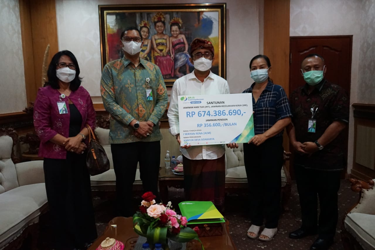 BPJS Ketenagakerjaan Serahkan Santunan Kepada Ahli Waris Almarhum I Wayan Rena