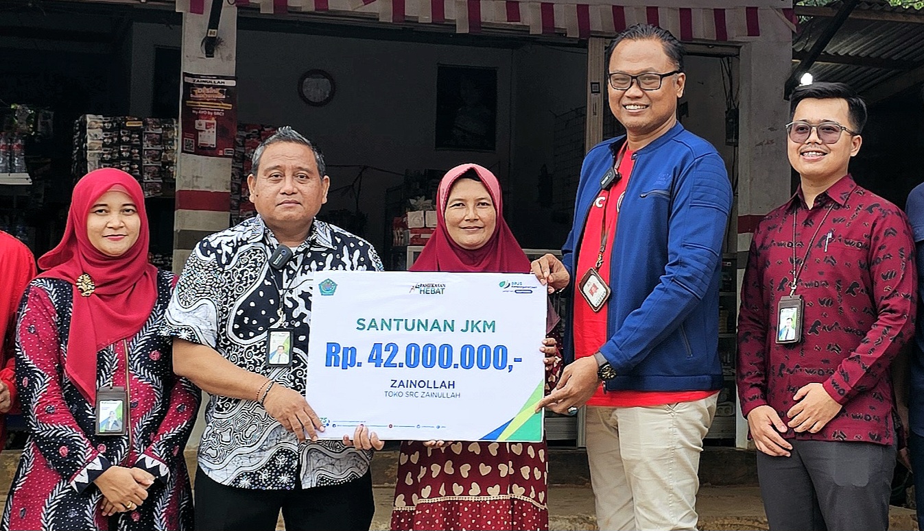 Suami Meninggal, Penjaga Toko di Pamekasan Terima Jaminan Kematian BPJS Ketenagakerjaan Rp42 Juta