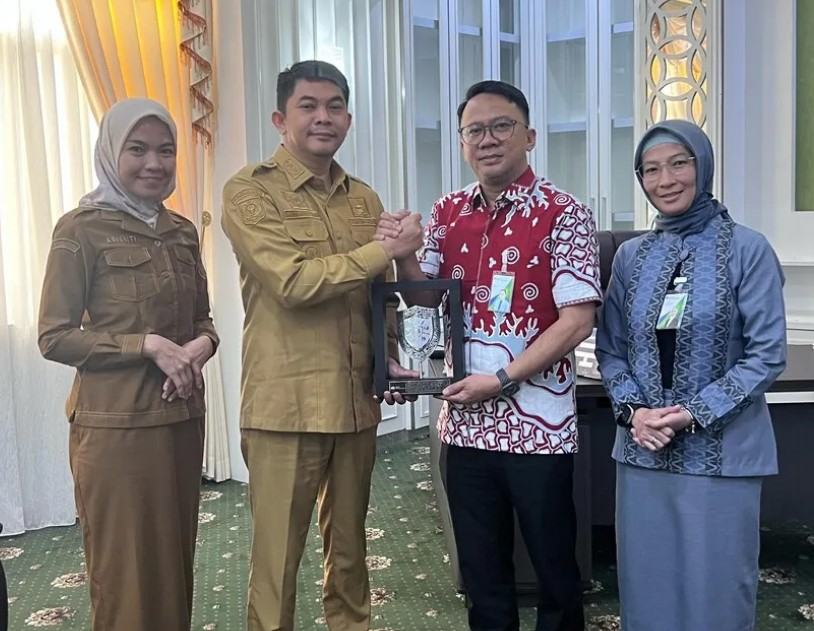 BPJS Ketenagakerjaan Serahkan Laporan Pelaksanaan Program Perlindungan Jaminan Sosial Pekerja Rentan di Tanbu
