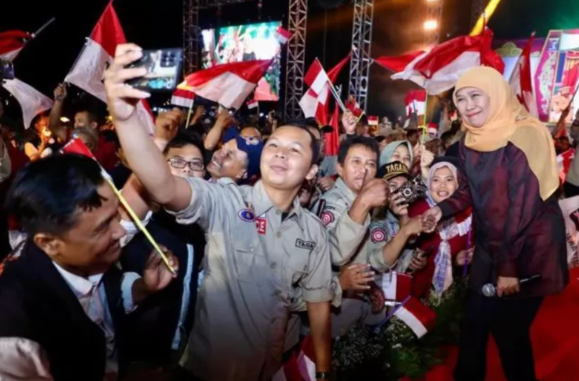 Gubernur Jatim Khofifah Berikan Apresiasi Tali Asih hingga Salurkan Kartu BPJS Ketenagakerjaan
