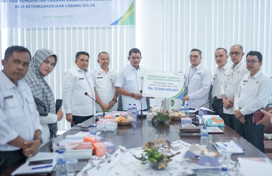 Bupati Solok Hadiri Kick Off Meeting Pembahasan Universal Coverage Jamsostek Bersama BPJS Ketenagakerjaan Cabang Solok