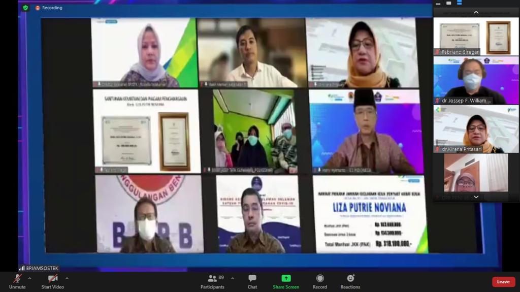 Ahli Waris Nakes Peserta BPJAMSOSTEK yang Gugur Saat Tangani Covid-19 Terima Santunan 