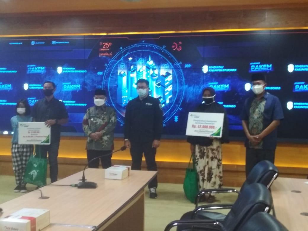 Bupati Situbondo Serahkan Langsung Klaim Manfaat Peserta BPJS Ketenagakerjaan