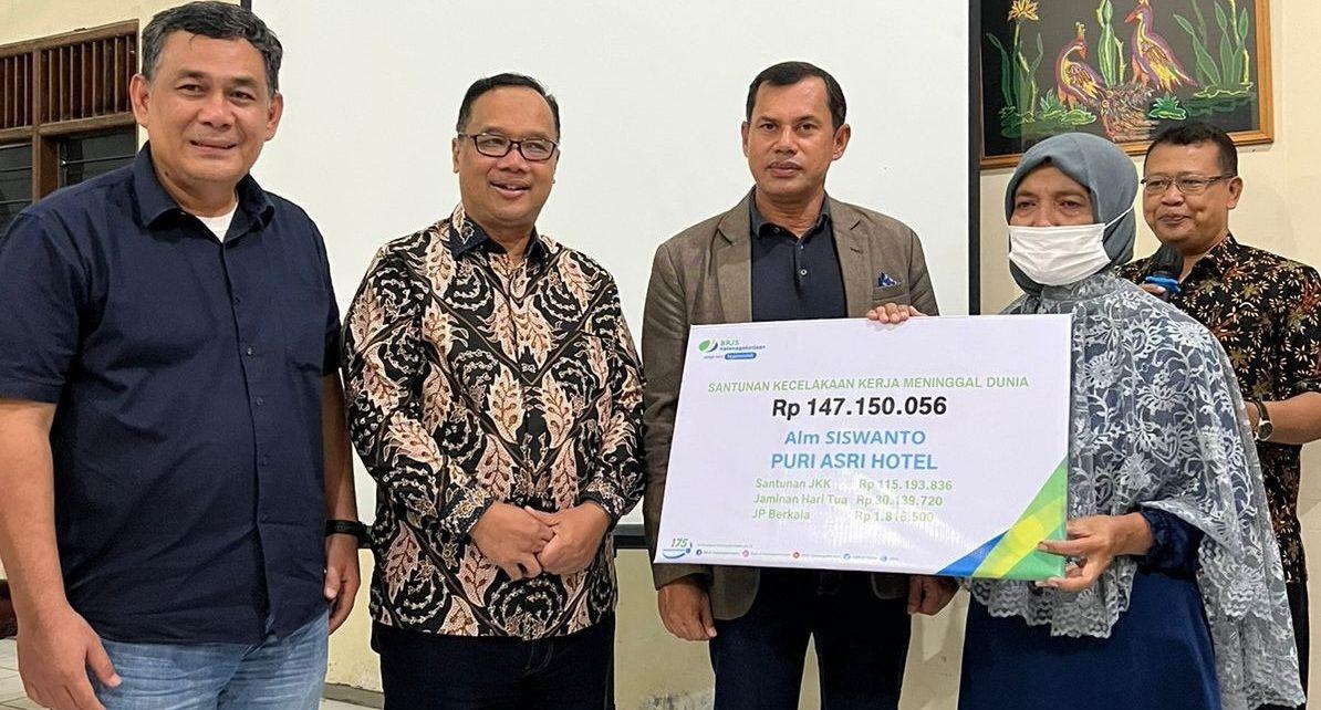 Wali Kota Magelang Serahkan Santunan Kecelakaan Kerja kepada Ahli Waris Pekerja Puri Asri Hotel