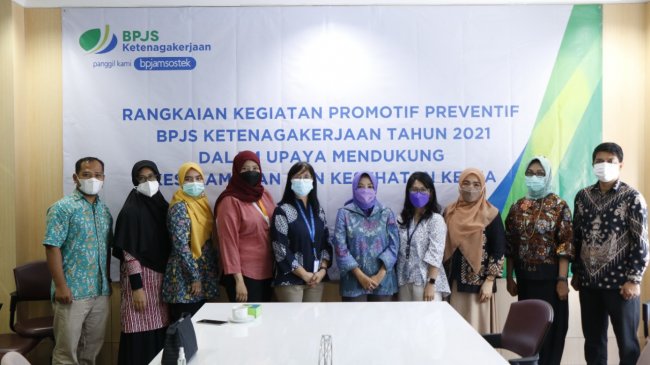 BPJAMSOSTEK Bagikan Ratusan Multivitamin dan Poster K3 kepada Pekerja dan Perusahaan Peserta