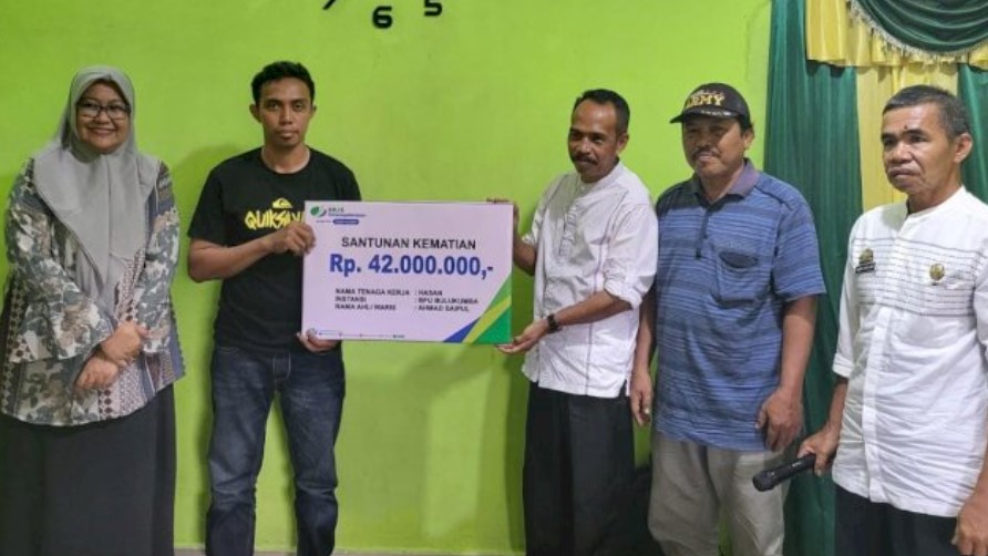 BPJamsostek Serahkan Santunan Kematian Rp42 Juta Kepada Ahli Waris Petani