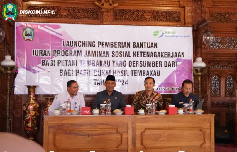 Petani Tembakau Sumringah Terima Kartu BPJS Ketenagakerjaan Dari DBHCHT Kabupaten Magetan 2024
