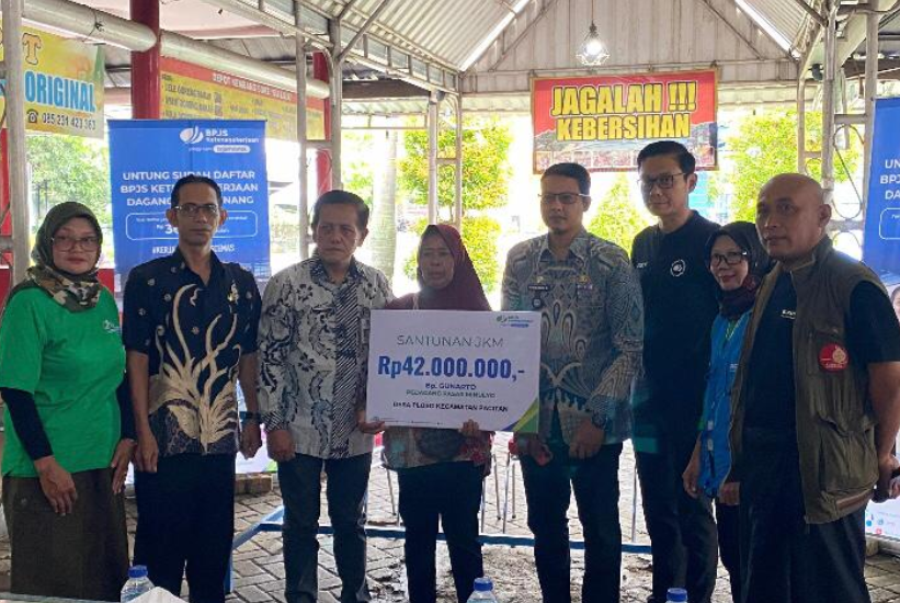 BPJS Ketenagakerjaan Pacitan Serahkan Santunan Rp42 Juta kepada Keluarga Peserta Jamsostek