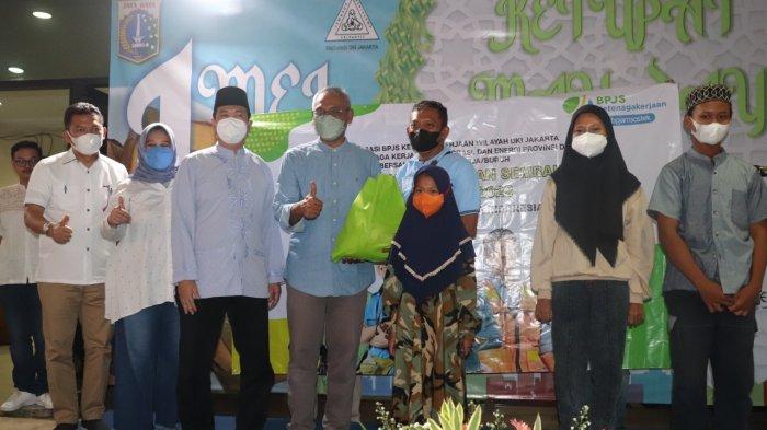 Peringati May Day 2022, BPJAMSOSTEK Bagikan 4.400 Sembako Kepada Pekerja