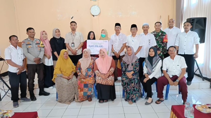 Serahkan Santunan Rp 62 Juta plus Beasiswa, Kades Mujahidin Apresiasi BPJS Ketenagakerjaan