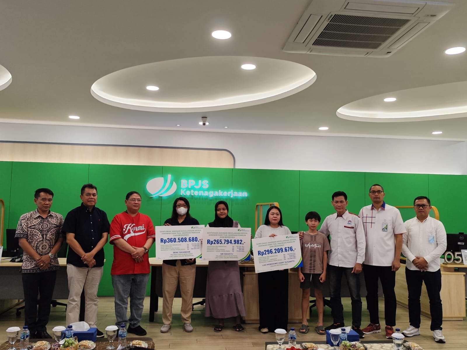BPJamsostek Berikan Santunan dan Beasiswa Tiga Ahli Waris