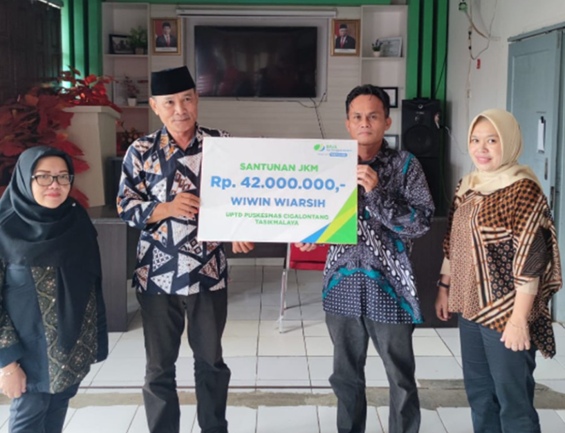 BPJamsostek Serahkan Santunan Kematian Rp 42 Juta Kepada Ahli Waris Non ASN Puskesmas
