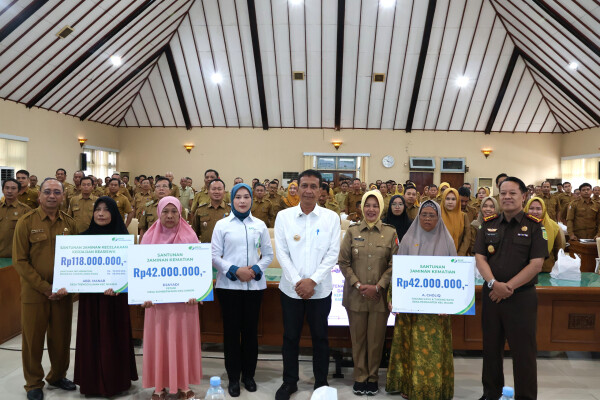 Langkah Nyata Pemkab Bojonegoro, Anggarkan Rp 35,905 Miliar untuk Daftarkan Warga Miskin ke BPJS Ketenagakerjaan