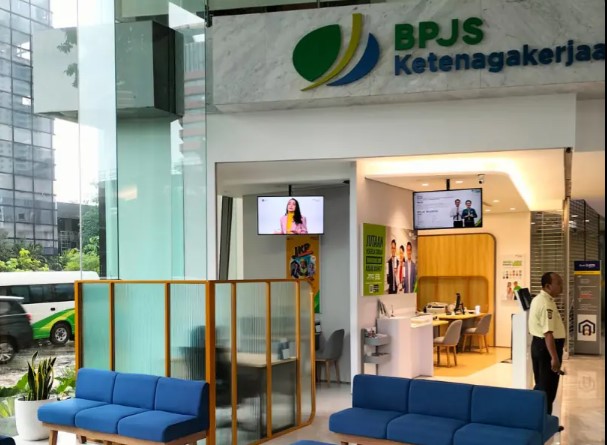 Meninggal Dunia saat Bekerja, Ahli Waris Peserta BPJS Ketenagakerjaan Ini Terima Santunan Rp5,1 Miliar